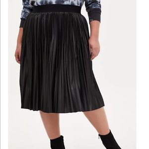 Nwt black torrid pleated faux leather midi skirt